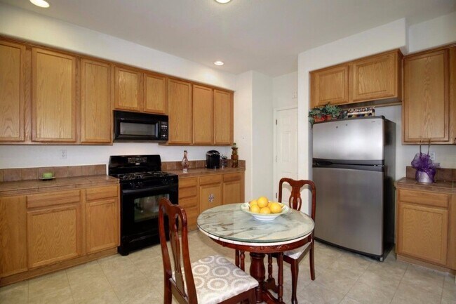 Foto del edificio - North Natomas 2 Story 3 Bedroom w/ Loft. 2...