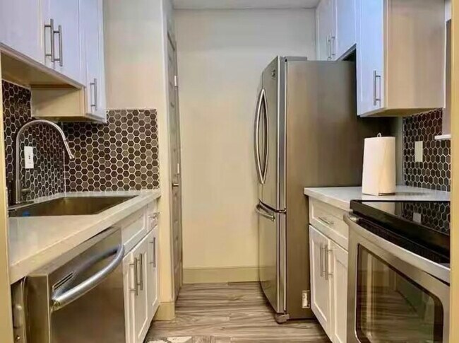 Foto del edificio - 6402 Del Monte Dr