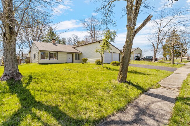 Photo - 79 Penfield Ln House