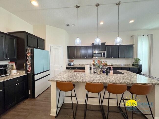 Building Photo - Spacious 4 Bedroom Home in Crestview’s Bro...