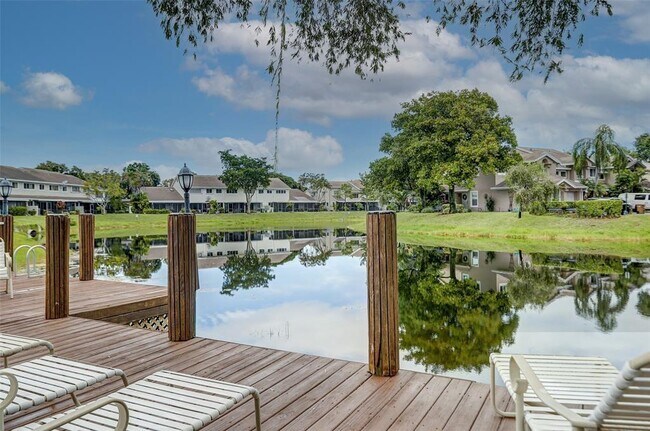 Foto del edificio - 1975 Discovery Cir E