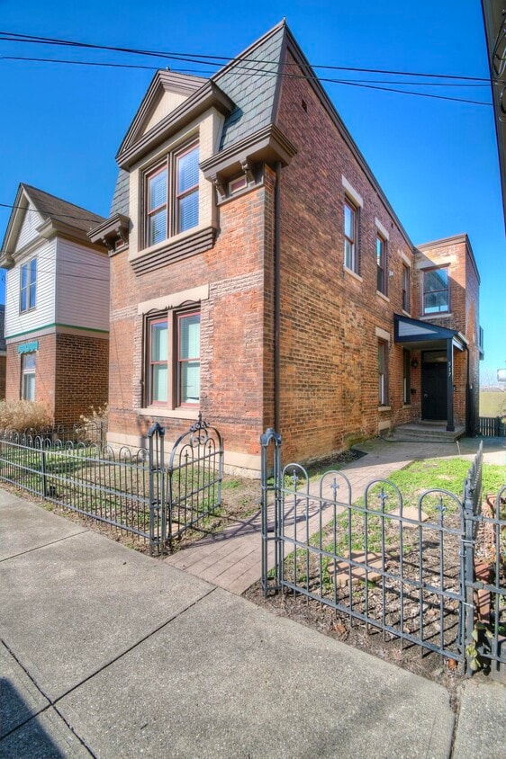 Primary Photo - 517 E 2nd St