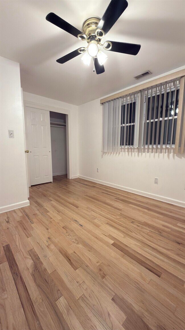 Building Photo - 273 Paulanne Terrace