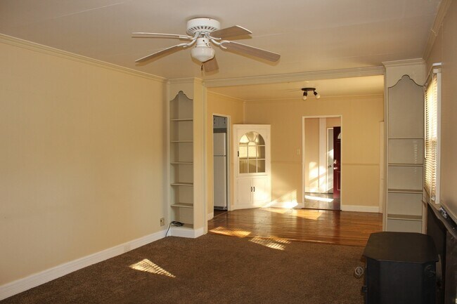 Foto del edificio - PRELEASING for AUGUST 2024! Fenced Yard, G...