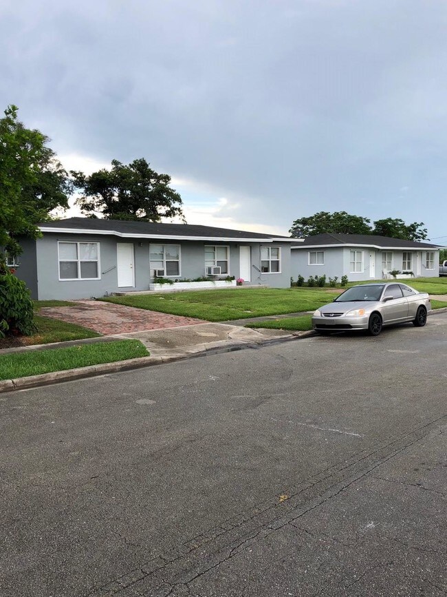 12275 Lakeshore Dr Unit 21, Canal Point, FL 33438 Apartment for Rent