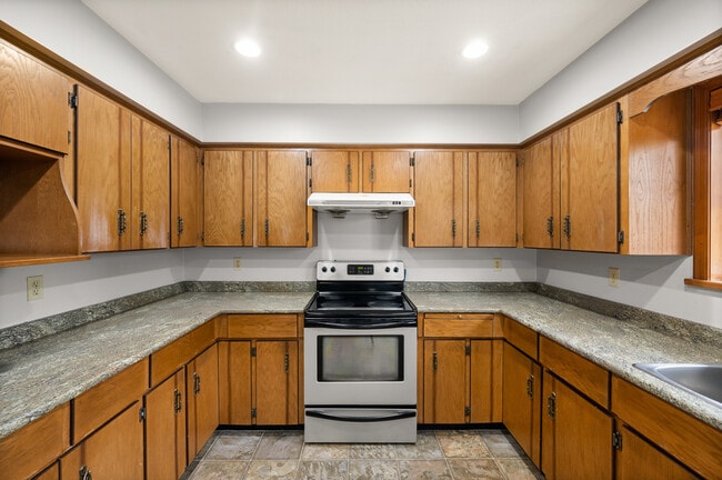 Building Photo - 3639 Dunsmuir Way