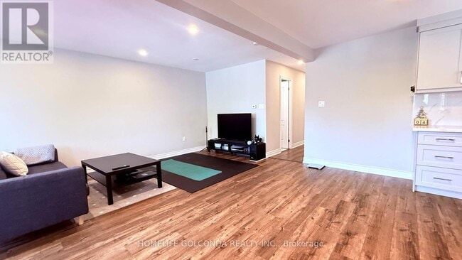 Building Photo - 30 HEATHERSIDE MAIN FL Dr