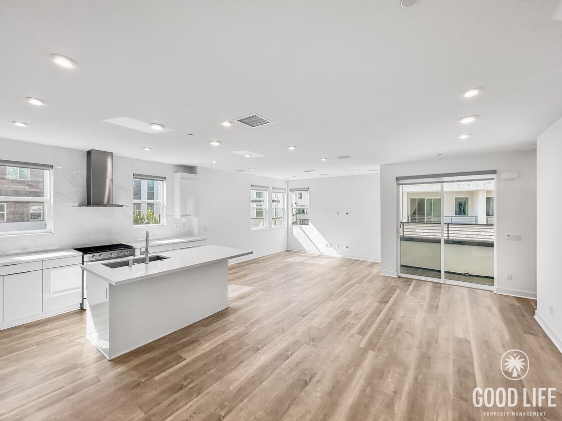 Primary Photo - Beautiful 3BD/2.5BA W/ AC and Attached Gar...