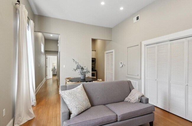 Foto del edificio - 1544 Camp St