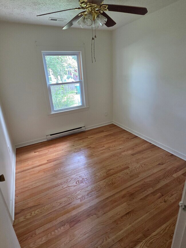 Dormitorio 3 - 8 N Fern Ave
