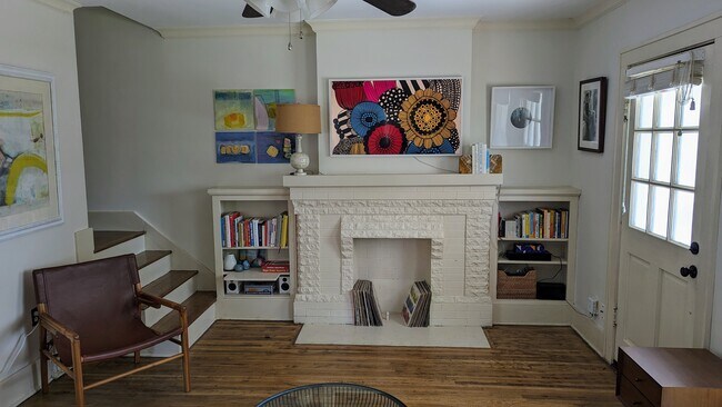 Living room (fireplace nonfunctional) - 512 N Santa Fe Ave