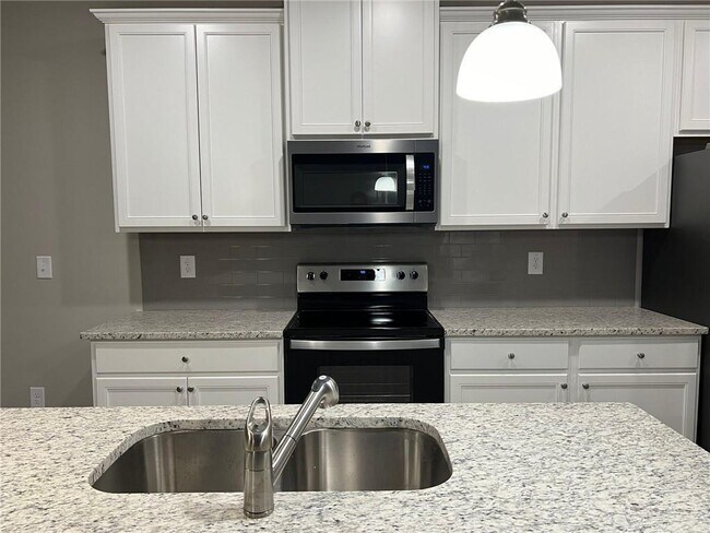 Foto del edificio - 5332 Fox Hl Ln