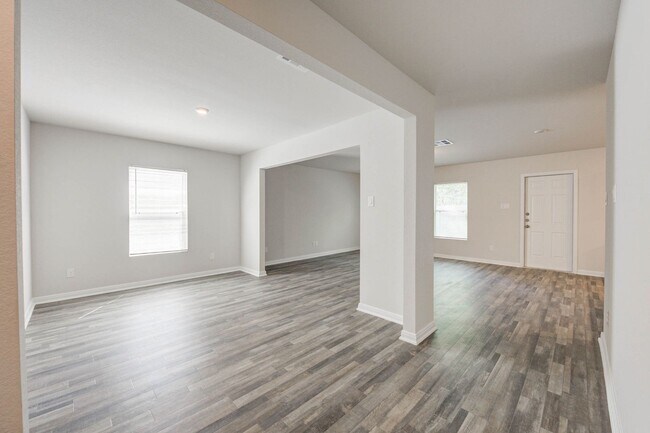 Foto del edificio - 4 bedroom home in Conroe!