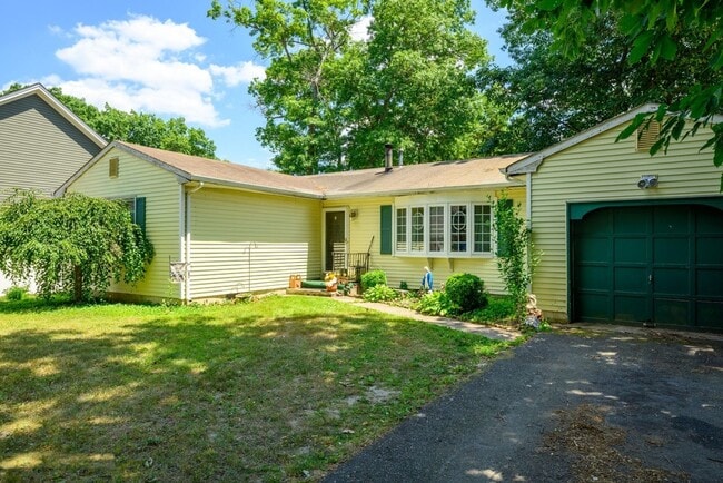 Building Photo - Fully Renovated 3-Bed, 2-Bath Ranch with Garage and Large Yard in Manchester