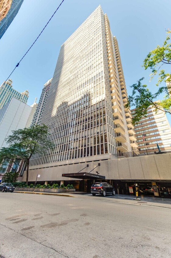 Foto principal - 200 E Delaware Pl