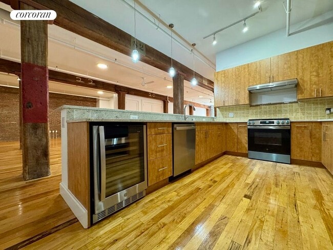 Building Photo - 275 Conover St