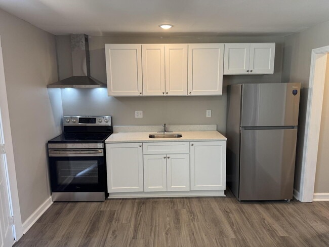 Foto del edificio - Cozy 1 Bedroom Apartment in the Heart of W. GVL. Steps from Unity Park and Pendleton St.