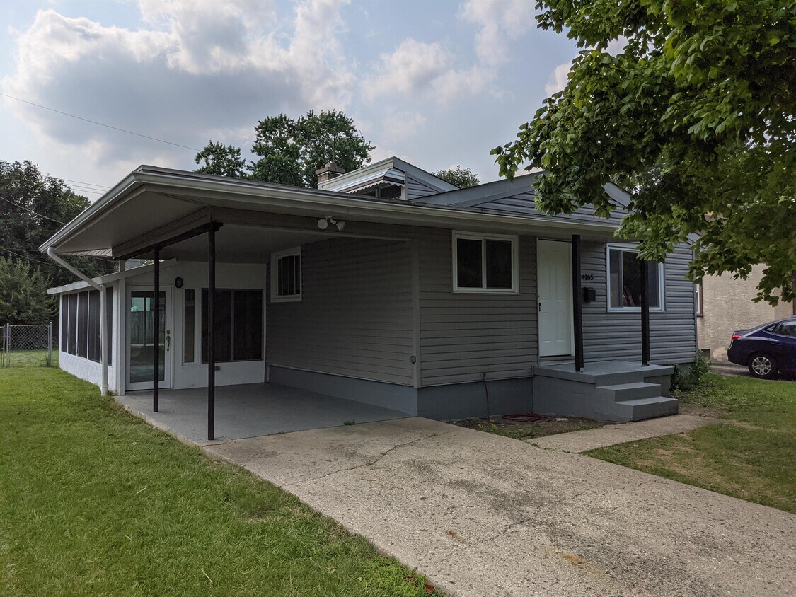 Primary Photo - 4165 Maplegrove Dr