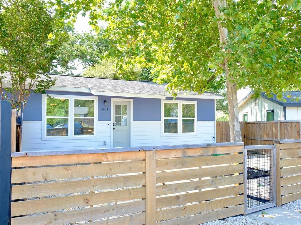 Primary Photo - 1401 Marcus Pl