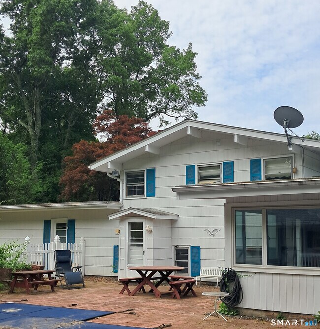 Foto del edificio - 21 Hillcrest Dr