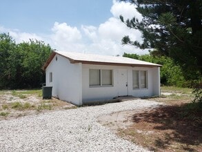 Building Photo - 2107 San Marcos Ave