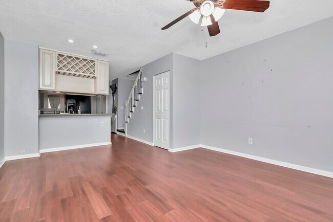 Building Photo - South Tampa 2 Bedroom w/ Office 2 Bathroom...