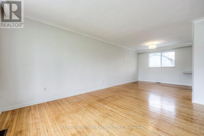 Building Photo - 530 Lees Ln