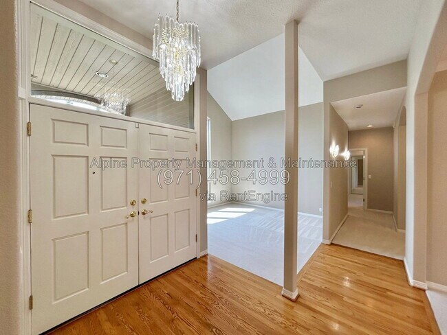 Foto del edificio - 820 NW Pebble Beach Way