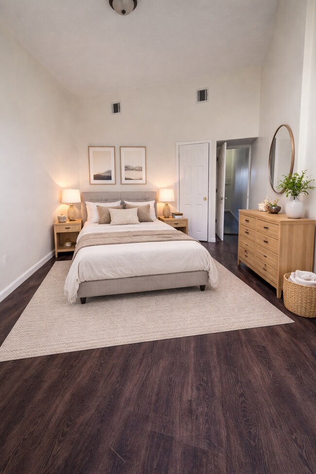 Dormitorio - 167 Danforth Ave