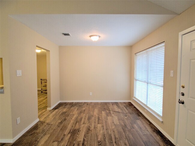 Foto del edificio - 4410 Dawn Creek Ln