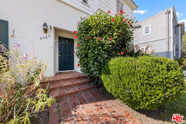 Foto del edificio - 2565 Canyon Dr