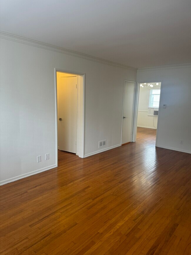 Foto del edificio - 8711 W. Knoll Dr.