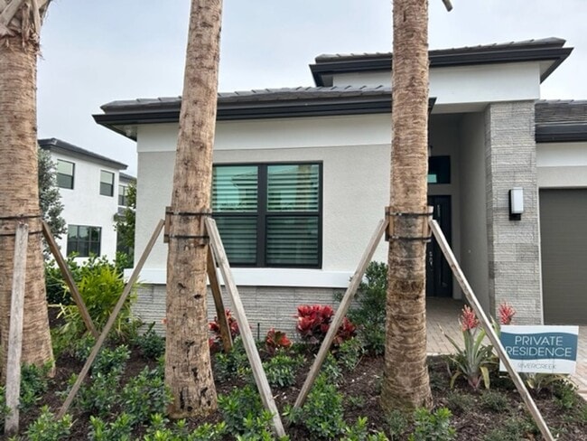 Foto del edificio - **BRAND NEW CONSTRUCTION HOME AND COMMUNIT...