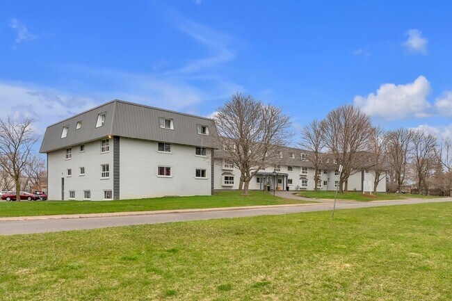 Photo du bâtiment - Frontenac Arms Apartments