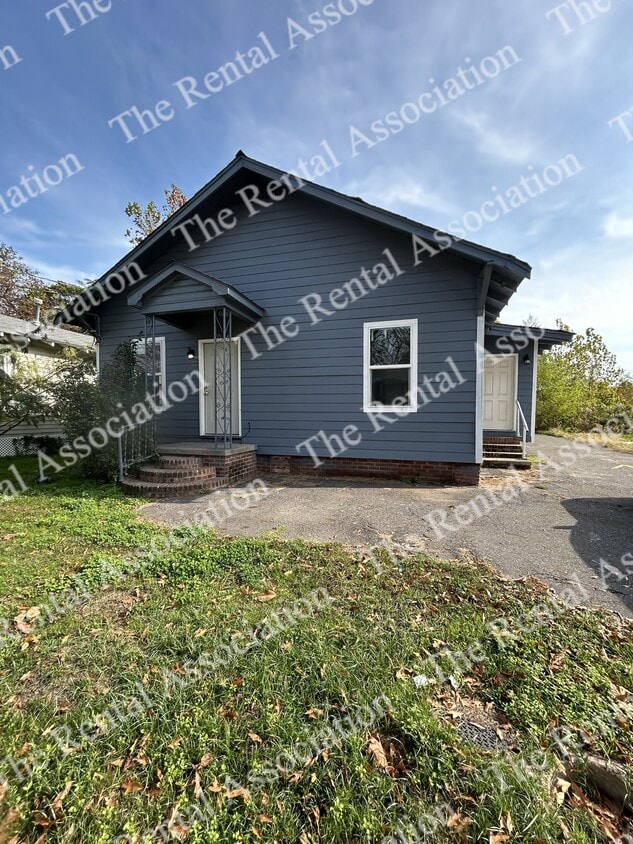 Primary Photo - 1903 S Grand St