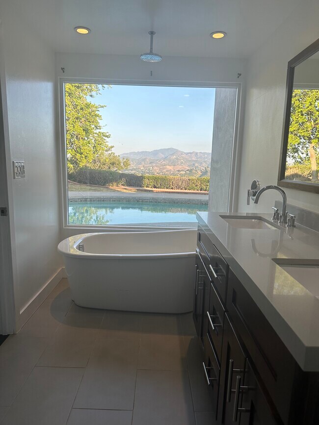 Foto del edificio - 1636 Castlehill Ct