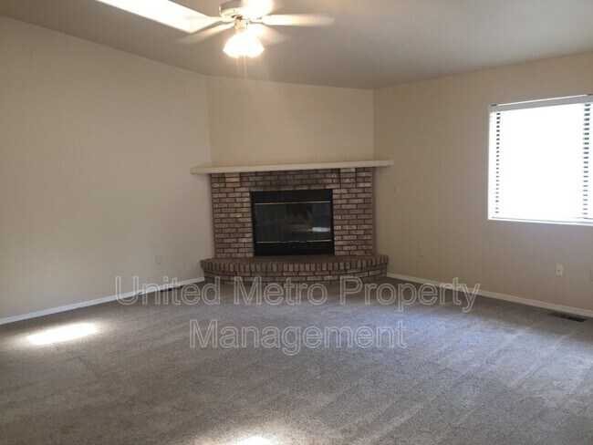 Building Photo - 1736 Rolling Hills Dr