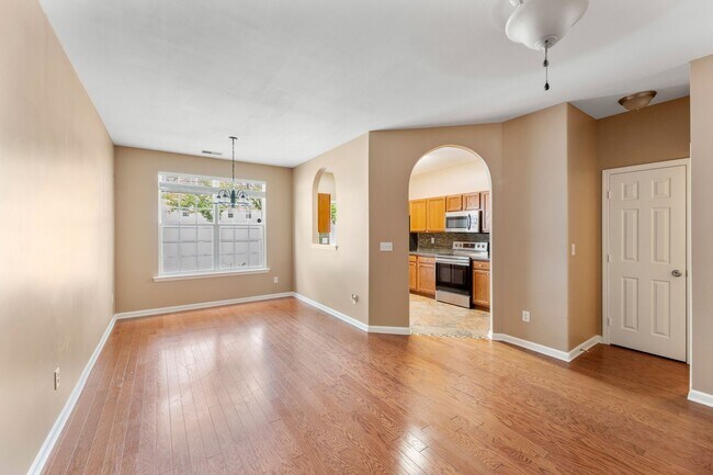 Foto del edificio - Three Bedroom Townhome in sought-after Mat...