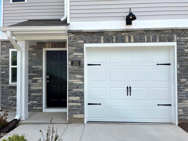 Building Photo - 201 Maddox Dr
