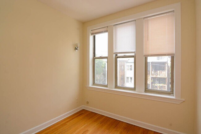 Building Photo - 644 W Aldine