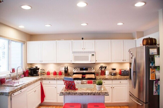 Building Photo - 8907 S Miners Dr
