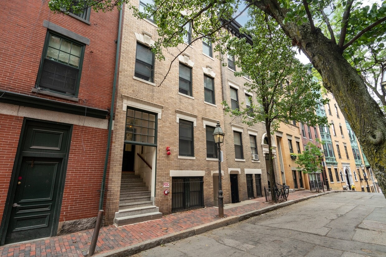 Building Photo - 98 Myrtle St