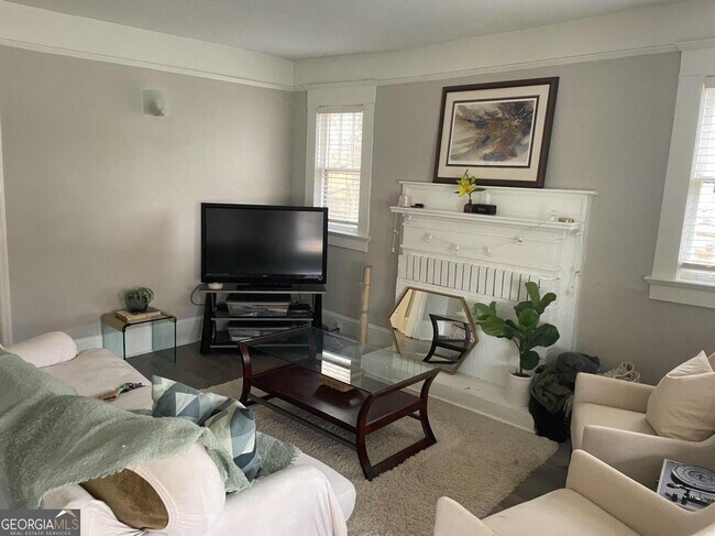 Building Photo - 2728 Tallulah Dr NE