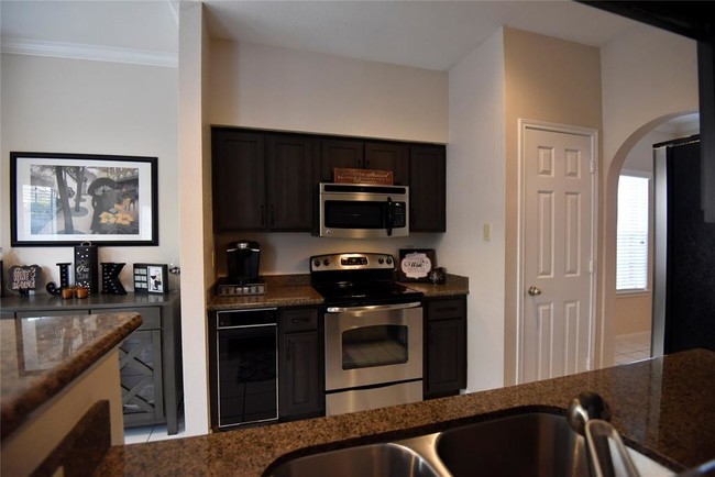 Building Photo - 2352 Bering Dr