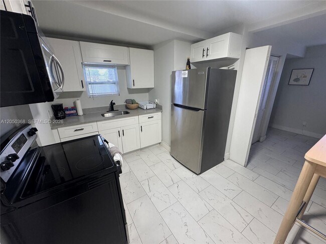 Foto del edificio - 2211 NW 82nd St