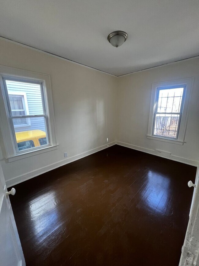 Foto del edificio - Cozy Westside Family Flat - Upper and Lower Units Available !