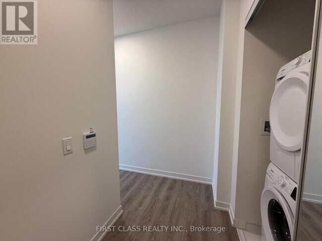 Building Photo - 8 Interchange Wy