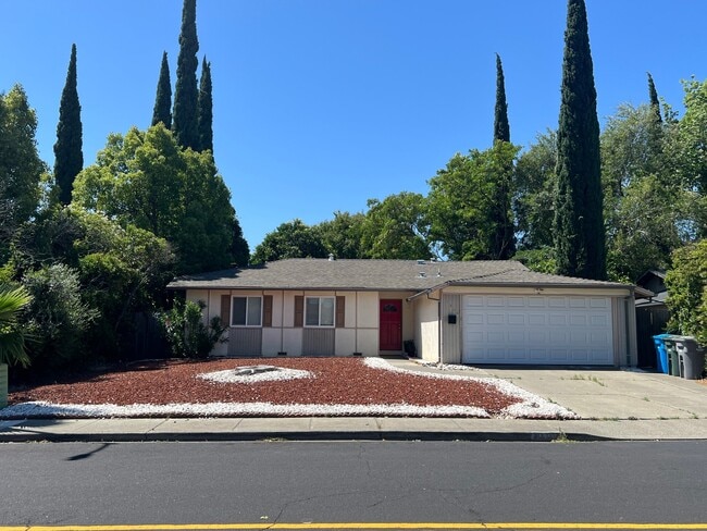 Building Photo - 1584 Amapola St
