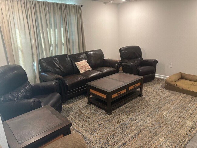 Foto del edificio - 4 Bedroom Single Family Home in Lillian