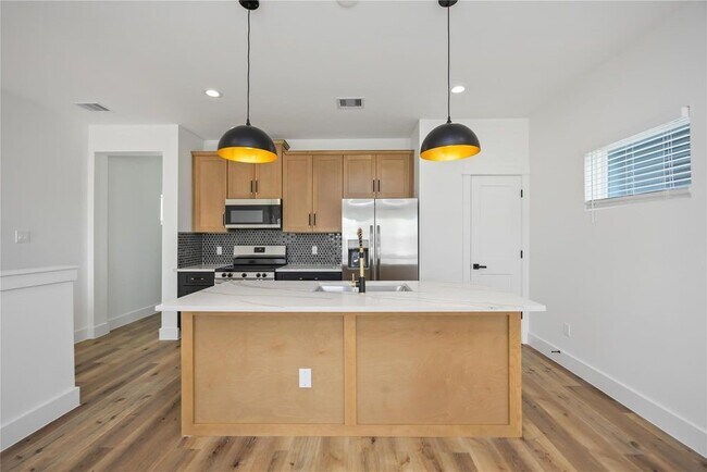 Building Photo - 8009 Cora St